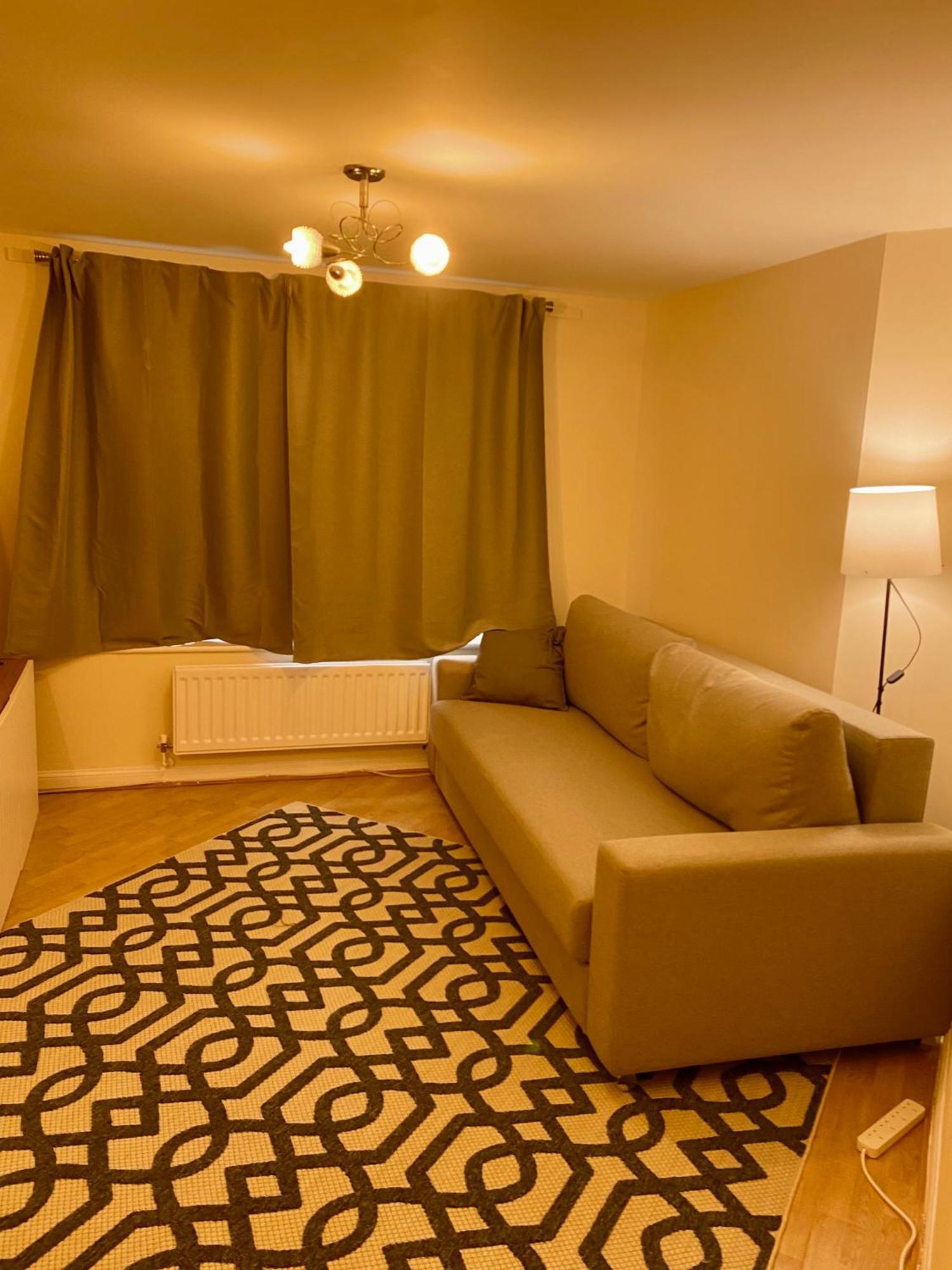 Impeccable 2-bed In Appartement *
