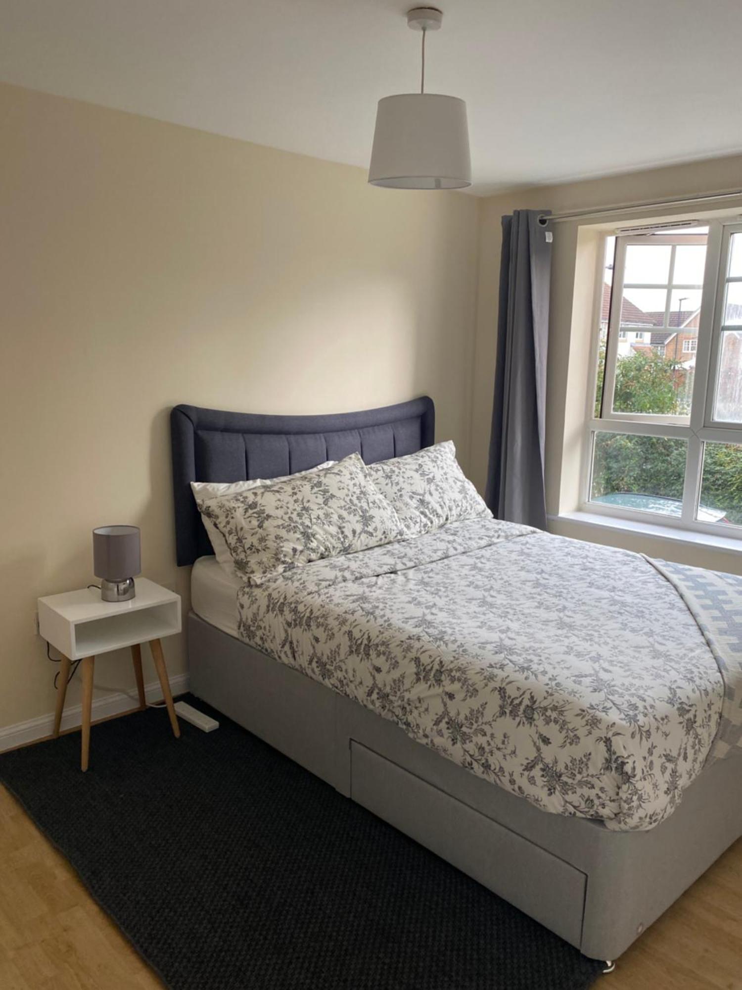Impeccable 2-bed In Appartement *
