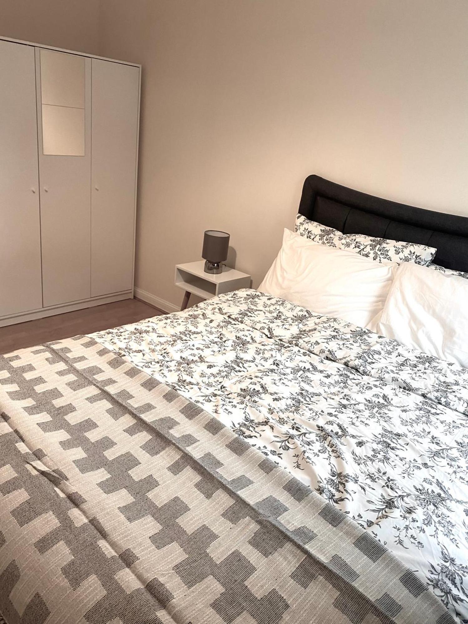 Impeccable 2-bed In Appartement