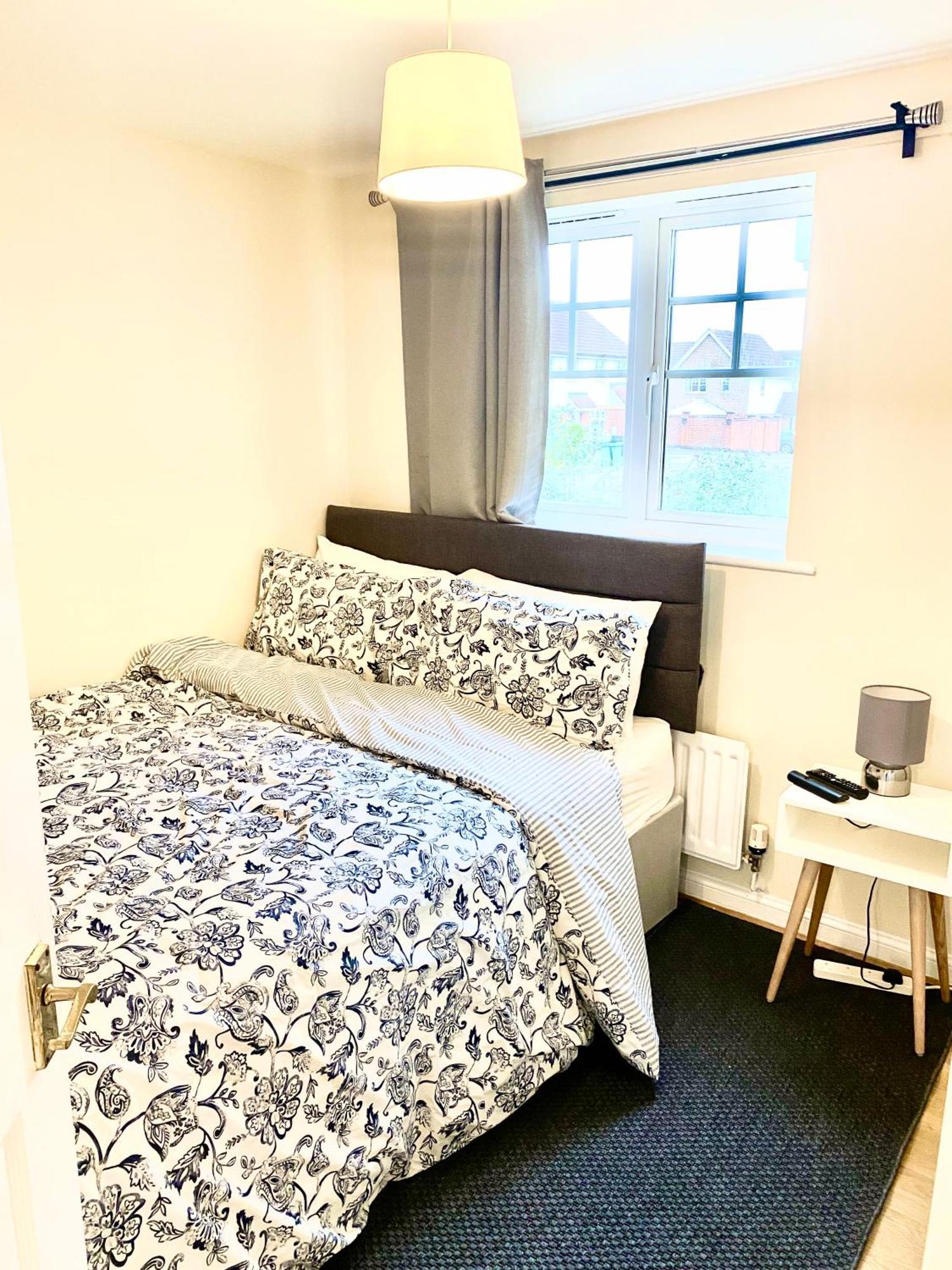 Impeccable 2-bed In Appartement *